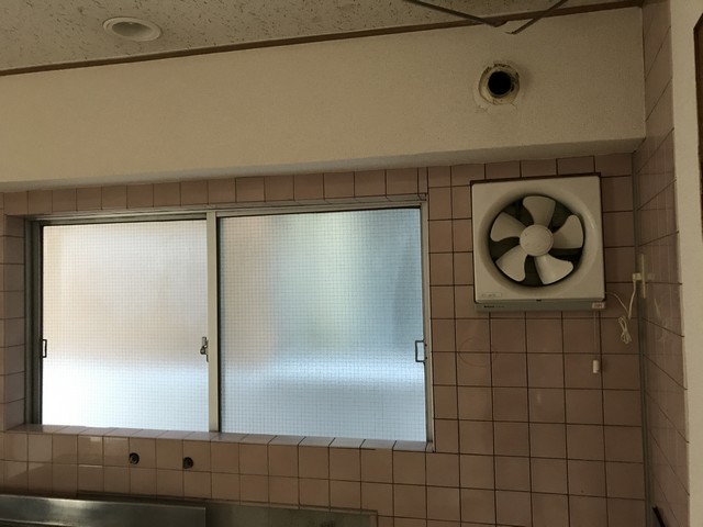 リフォーム前 キッチン換気扇